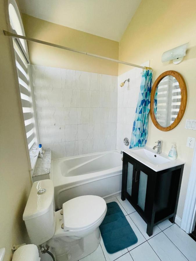 Jazzy Home Stay Mississauga Eksteriør billede
